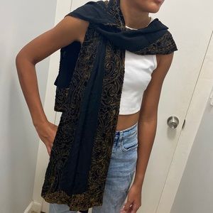 ✨free shipping !! ✨Carmen Marc Valvo 100% silk scarf with velvet detail ✨